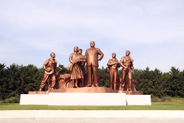 NORTH KOREA, NAMPHO - 21 сентября 2017 года: статуи Ким Ир Сена Стоковое Фото