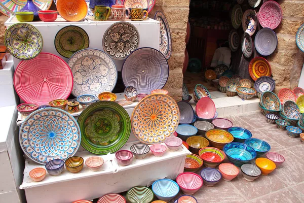 Traditional moroccan souvenirs on souk in Essaouira, Morocco, Af — Stock Photo, Image