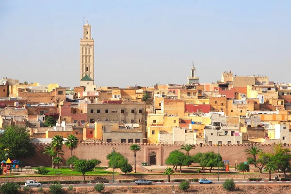 Vue aérienne sur la médina de Fès derrière le mur de la forteresse, Maroc — Photo