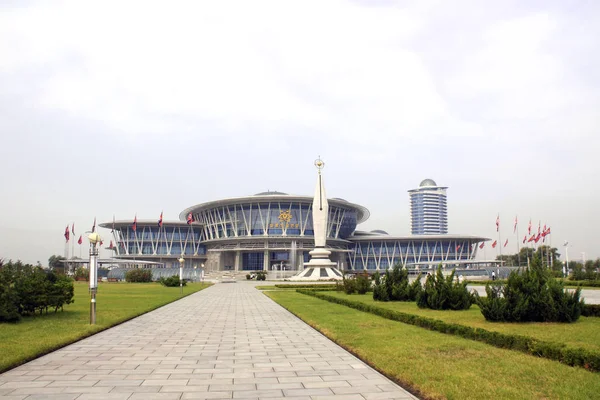 Pjongjang - 19 września 2017: Pałac nauki i technologii — Zdjęcie stockowe