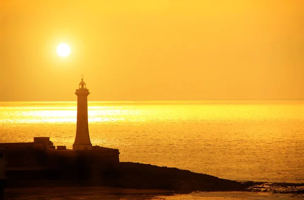 Phare sur fond de coucher de soleil, Kasbah d'Udayas, Rabat, Moroc — Photo