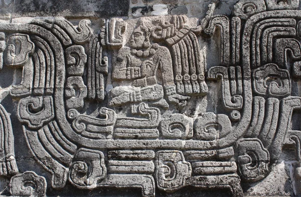 Sculpture en bas-relief avec un chef amérindien, Montréalais — Photo