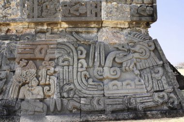 Tanrı Quetzalcoatl, Xochicalco, Meksika ile oyma kısma