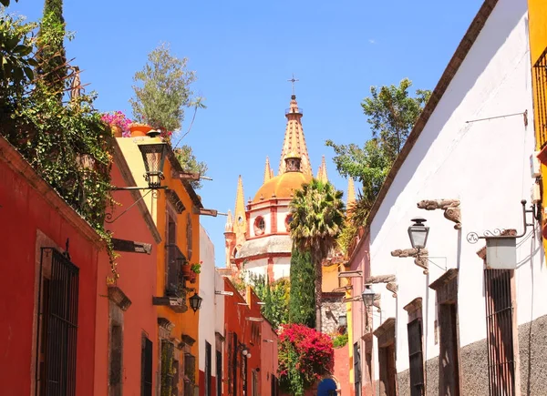 大天使教会ドーム尖塔、サンミゲルデアジェンデ、メキシコ — ストック写真