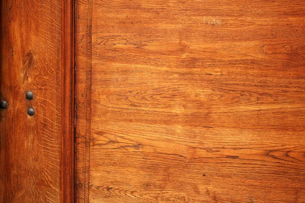 Λεπτομέρεια από παλιά ξύλινη πόρτα με υφή ξύλου — Φωτογραφία Αρχείου