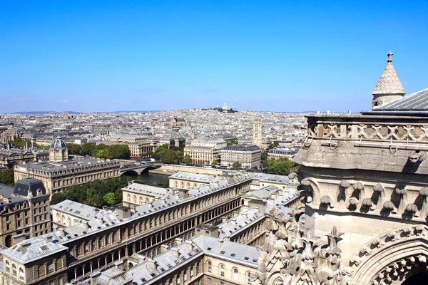 Aerial view of Paris and the Basilica of the Sacre Coeur — Stock Photo, Image