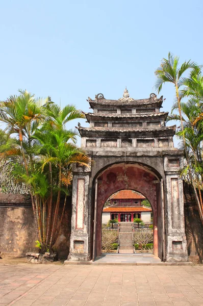 Ancient stone gate in Minh Mang Tomb, Hue, Vietnam — 스톡 사진