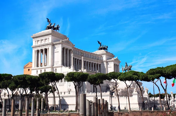 Vittorio Emanuele Monument on Piazza Venezia — Stock Photo, Image