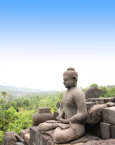 仏、ボロブドゥール仏教寺院、ジャワ島、インドネシアの銅像 — ストック写真
