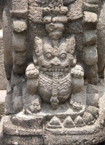 Muinainen kivipaalu, Buddistinen temppeli Borobudur, Yogyakarta — kuvapankkivalokuva