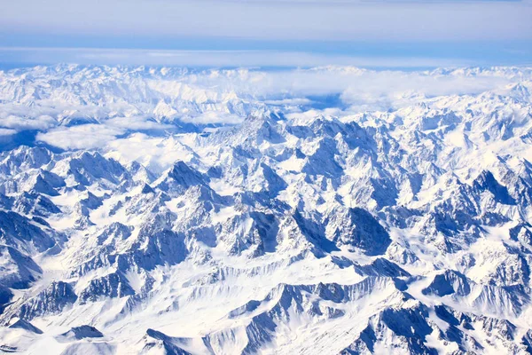Luftaufnahme aus dem Flugzeug zu den kaukasischen Bergen — Stockfoto