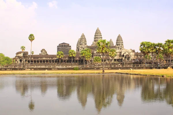 Famoso marco Angkor Wat complexo, cultura khmer, Siem Reap, Ca — Fotografia de Stock
