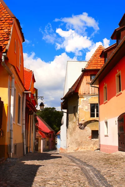 Casas medievales en fortaleza Sighisoara city, Transilvania, Roman — Foto de Stock