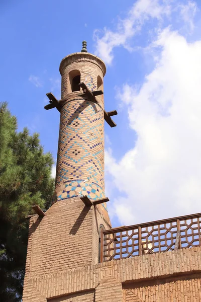 Shaking minaret of Monar Jonban (Menar-e-jomban), Isfahan, Iran — Stock fotografie