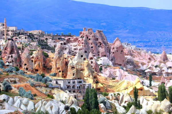 Carved houses in rock, Pigeon Valley, Uchisar, Cappadocia, Turke — Stock Photo, Image