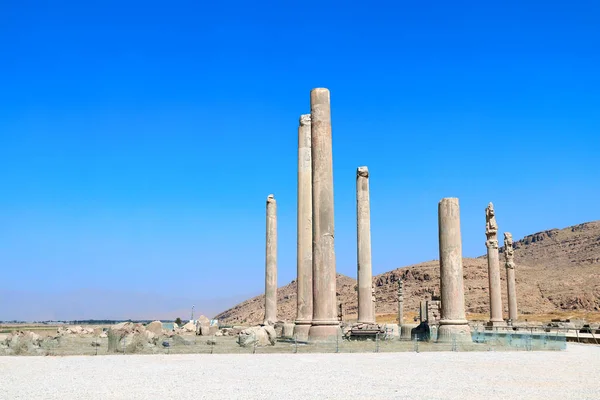Säulen und Ruinen des Apadana-Palastes, Persepolis, Iran — Stockfoto