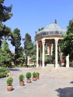İran, Şiraz - 30 Eylül 2019: Hafez 'in Mussala' daki mezarı 