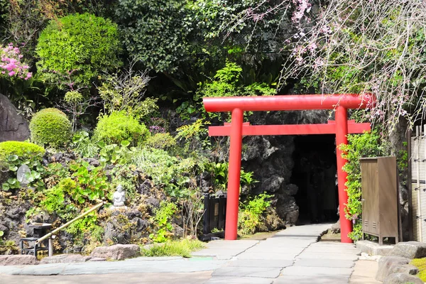 鎌倉・長谷寺の赤い鳥居 — ストック写真