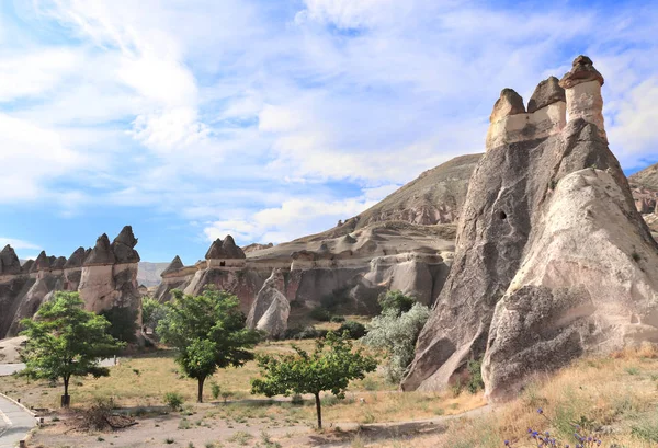 Peri Bacası veya Çok Başlı Taş Mantarları, Kapadokya, Türkiye — Stok fotoğraf