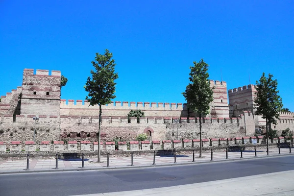 Αρχαίο τείχος φρουρίου στο Belgradkapi, Κωνσταντινούπολη, Τουρκία — Φωτογραφία Αρχείου