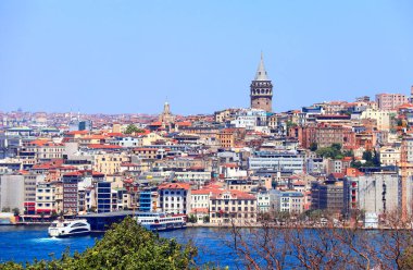 Galata Kulesi ve Beyoğlu bölgesindeki Topkapı Sarayı 'ndan görüntü.