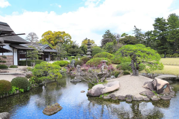 岡山県小石川後楽園の装飾池 — ストック写真