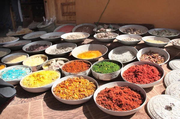 Weihrauch und aromatische Kräuter in Petra, Jordanien — Stockfoto