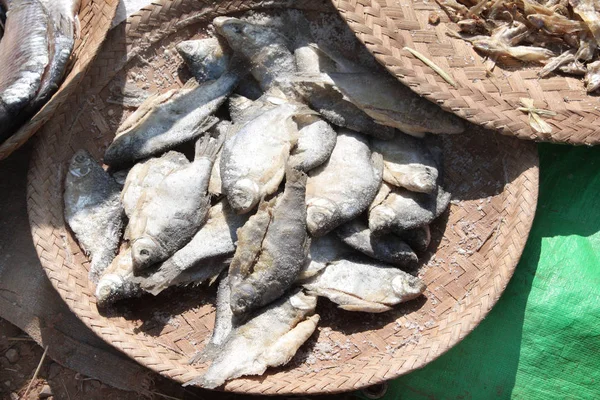 早市场咸鱼，缅甸仰光 — 图库照片
