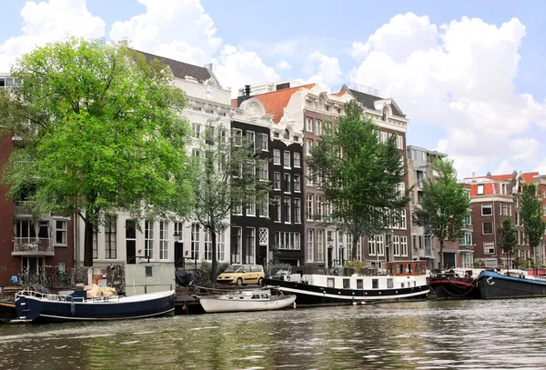 Medeltida hus i Amsterdam, Nederländernas huvudstad — Stockfoto