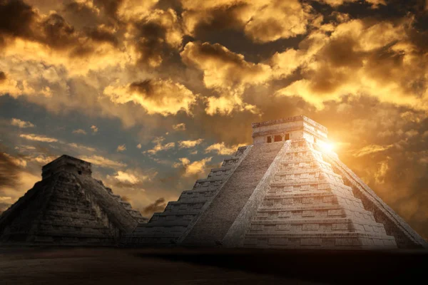 Antica piramide Maya (Tempio di Kukulcan), Chichen Itza, Yucatan , — Foto Stock