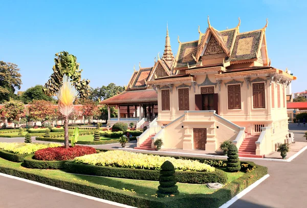 カンボジアのプノンペンにあるロイヤルパレスのパビリオン サムリトヴィマン 王が儀式を開始することを期待する場所 現在王のためのストレージギフトの場所 — ストック写真