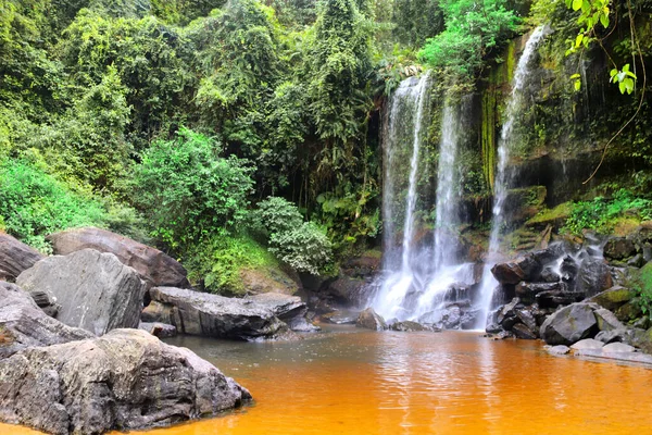 Schöner Wasserfall Tropenwald Phnom Kulen Nationalpark Auf Dem Kulen Plateau — Stockfoto