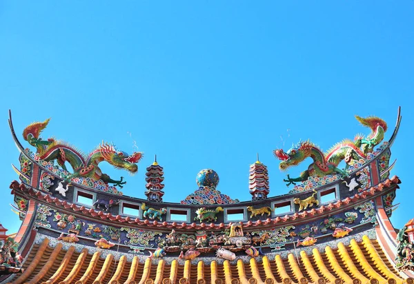 Statues Traditionnelles Dragon Chinois Sur Toit Ancien Temple Chinatown Préfecture — Photo