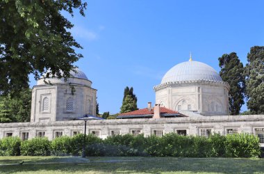 Süleyman 'ın Muhteşem Anıtları (Büyük Süleyman) ve sevgili eşi Hürrem Haseki Sultan (Roksolana) İstanbul' daki Osmanlı İmparatorluk Camii 'nde.