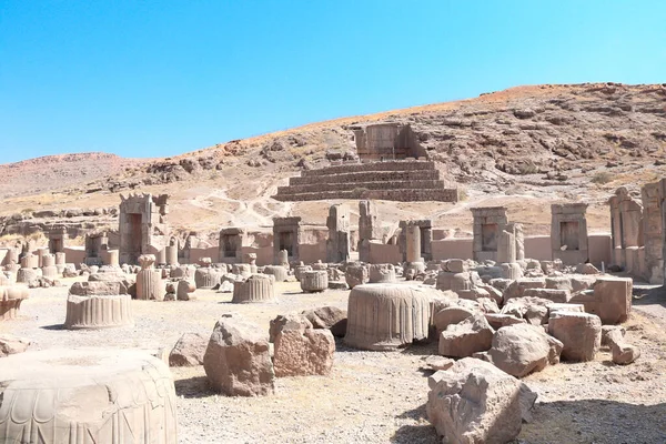 位于伊朗波斯波利斯Rahmet山斜坡上的100根柱子的遗址和Artaxerxes Iii的坟墓 Unesco世界遗产场址 — 图库照片