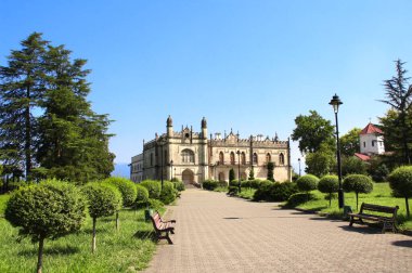Gürcistan 'ın Adjara bölgesindeki Zugdidi parkının içindeki ünlü Dadiani Sarayı