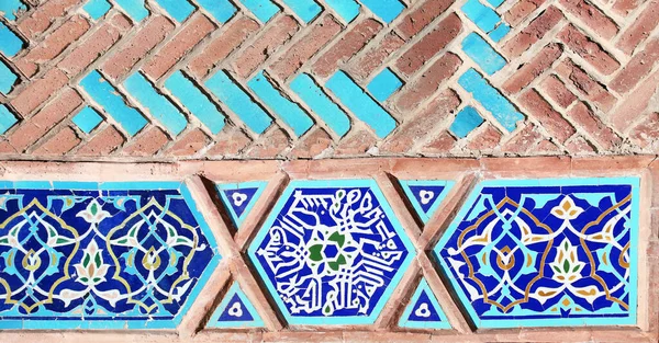 Szczegóły Tradycyjnej Perskiej Mozaiki Ściany Kwiatową Ornamentem Zespole Sanktuariów Mauzoleum — Zdjęcie stockowe