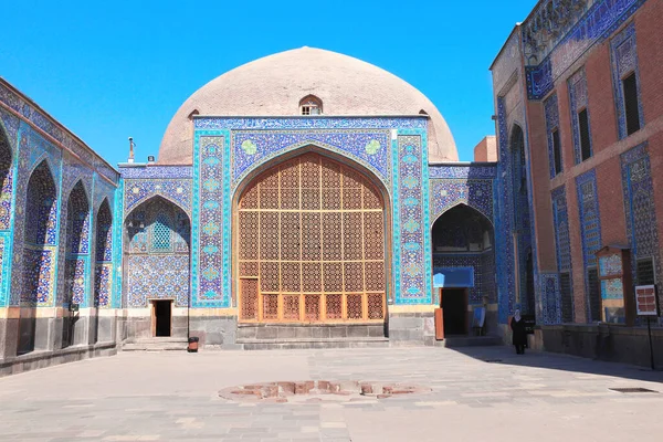 Αυλή Στο Shrine Ensemble Μαυσωλείο Και Khaneghah Του Sheikh Safi — Φωτογραφία Αρχείου