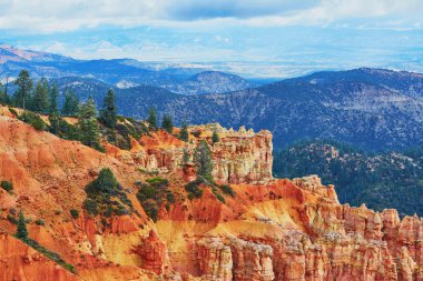 Kırmızı kumtaşı hoodoos Bryce Canyon Milli Parkı'nda Utah, ABD