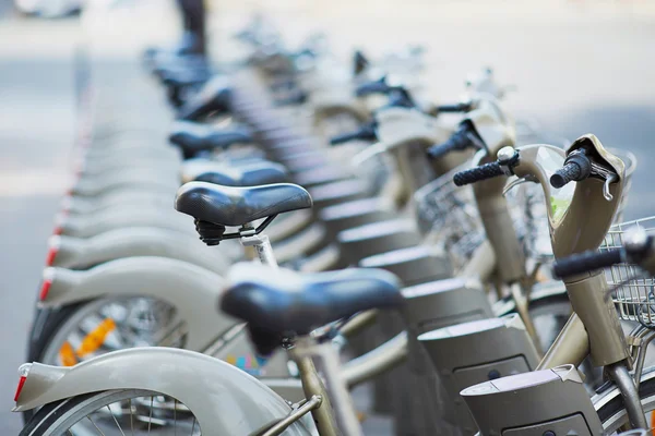 Row of city bikes for rent at docking station — Stock Photo, Image