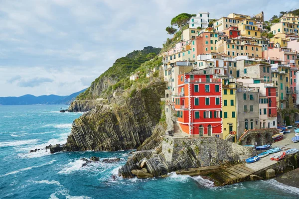 Festői kilátás nyílik a Riomaggiore, Cinque Terre, Liguria, Olaszország — Stock Fotó
