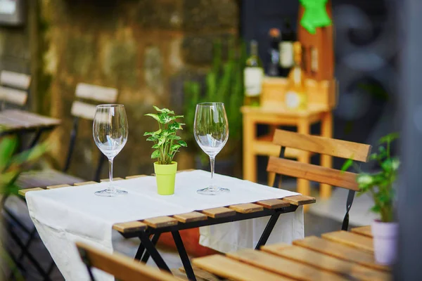 Gemütliches outdoor cafe in rom, italien — Stockfoto