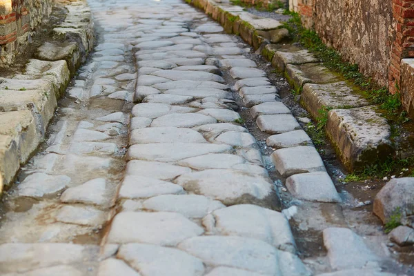 Αρχαία τροχό κομμάτι στην Πομπηία, Ιταλία — Φωτογραφία Αρχείου