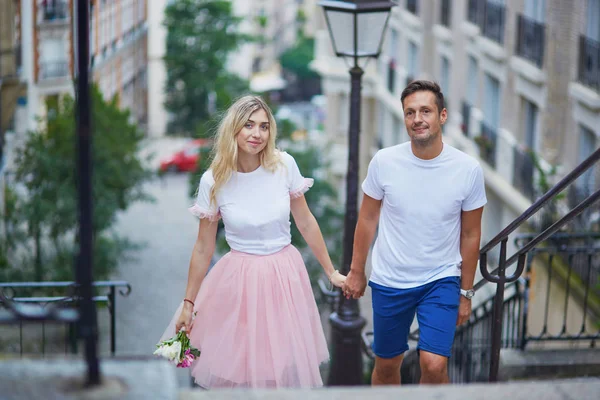 Par på Montmartre i Paris, Frankrike — Stockfoto