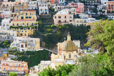 Positano, Amalfi Coast, İtalya güzel Akdeniz Köyü doğal görünümü