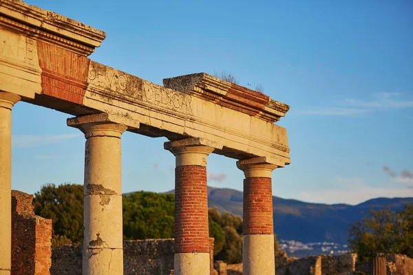 Древние руины Помпеи, на юге Италии — стоковое фото