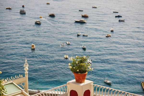 Visa till havet i Positano, Italien — Stockfoto