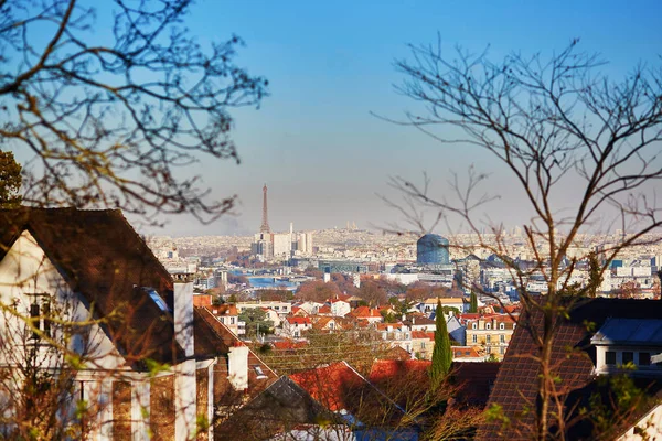 Panoramautsikt över stadssilhuetten av Paris med Eiffeltornet och Sacré Coeur cathedral — Stockfoto