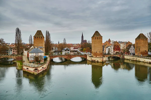 Strasbourg, Fransa'nın tarihi merkezinin manzaralı panorama — Stok fotoğraf