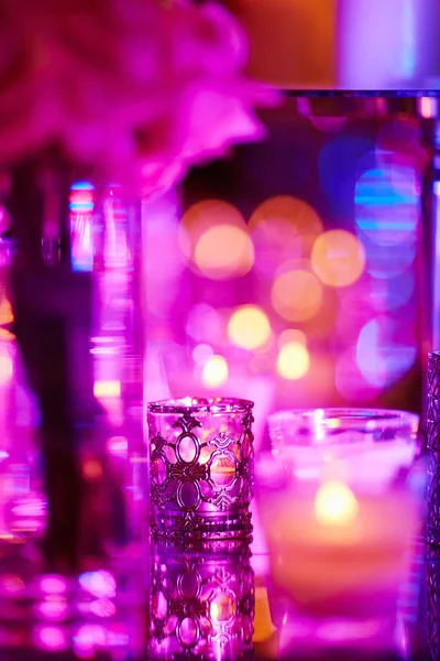 Conjunto de mesa bonita com velas — Fotografia de Stock